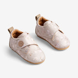 Wheat Footwear Dakota Hausschuh mit Aufdruck | Baby Indoor Shoes 2125 tangled flowers