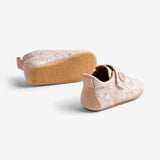 Wheat Footwear Dakota Hausschuh mit Aufdruck | Baby Indoor Shoes 2475 rose flowers