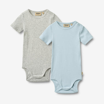 Wheat Main 2 Kurzarm BabybodyTimo Body 2703 summer sky