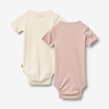 Wheat Main 2 Kurzarmbody Maren Body 2487 rose powder