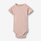 Wheat Main 2 Kurzarmbody Maren Body 2487 rose powder