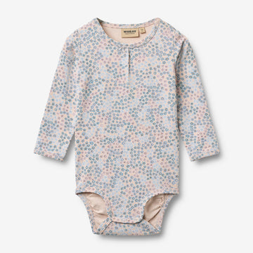 Wheat Main Langarm Babybody Liv Body 2528 powder blue flowers
