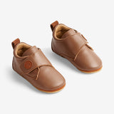 Wheat Footwear Dakota Leder Hausschuh | Baby Indoor Shoes 9002 cognac