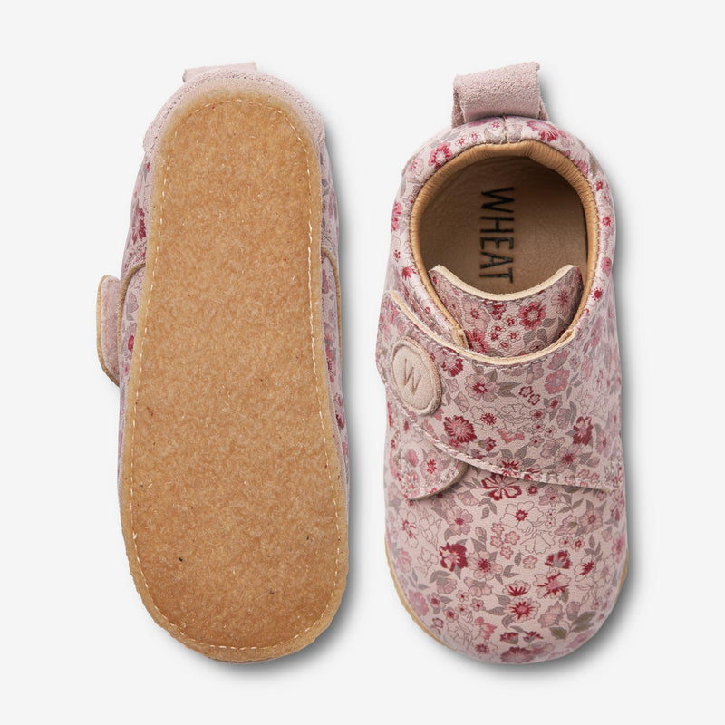 Wheat Footwear Hausschuh Dakota Print | Baby Indoor Shoes 2036 rose dust flowers