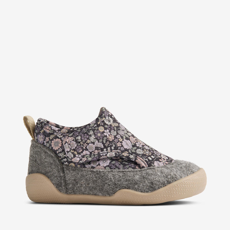 Wheat Footwear Indoor-Schuhe Mulle Indoor Shoes 9527 black sea flowers