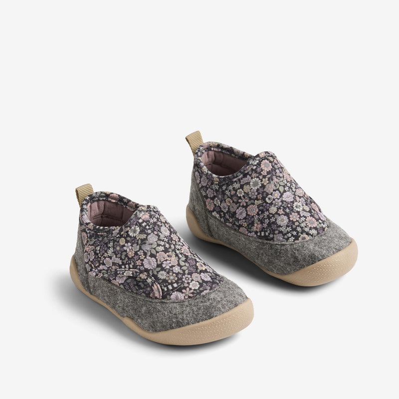 Wheat Footwear Indoor-Schuhe Mulle Indoor Shoes 9527 black sea flowers