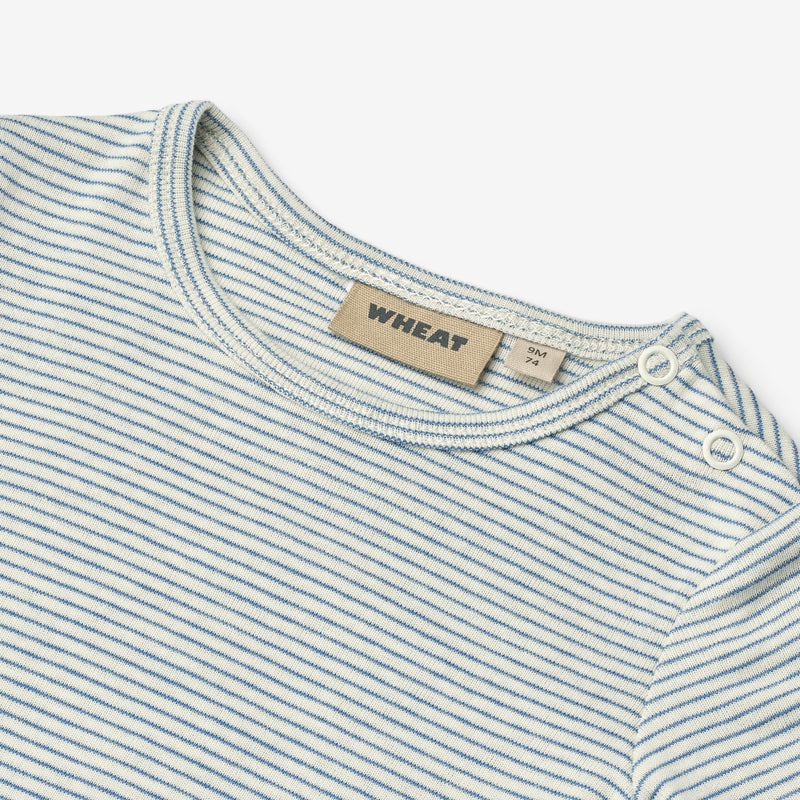 Wheat Main Körper S/S Edvald Body 1048 blue stripe