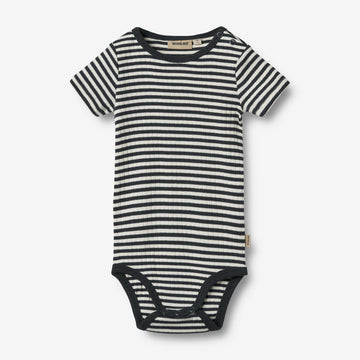 Wheat Main Körper S/S Edvald Body 9432 navy rib stripe