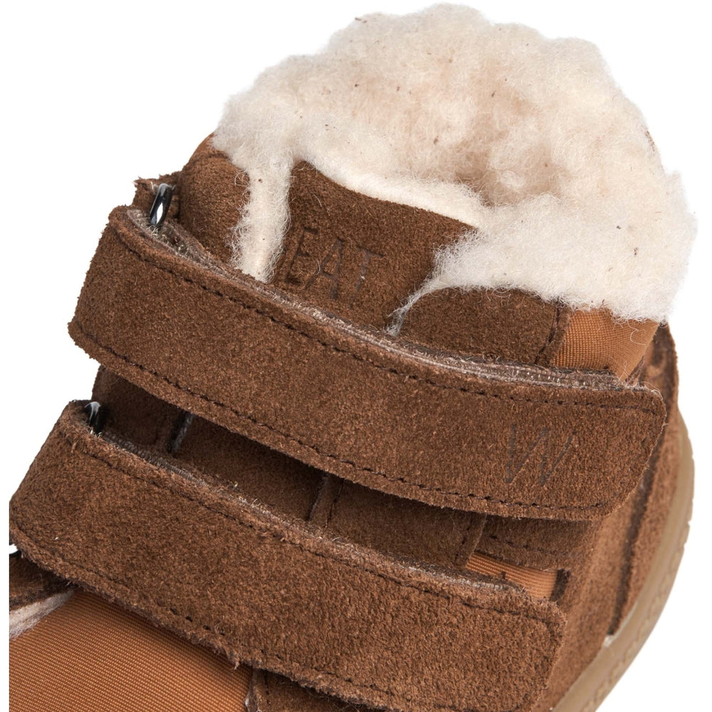 Wheat boy uggs top